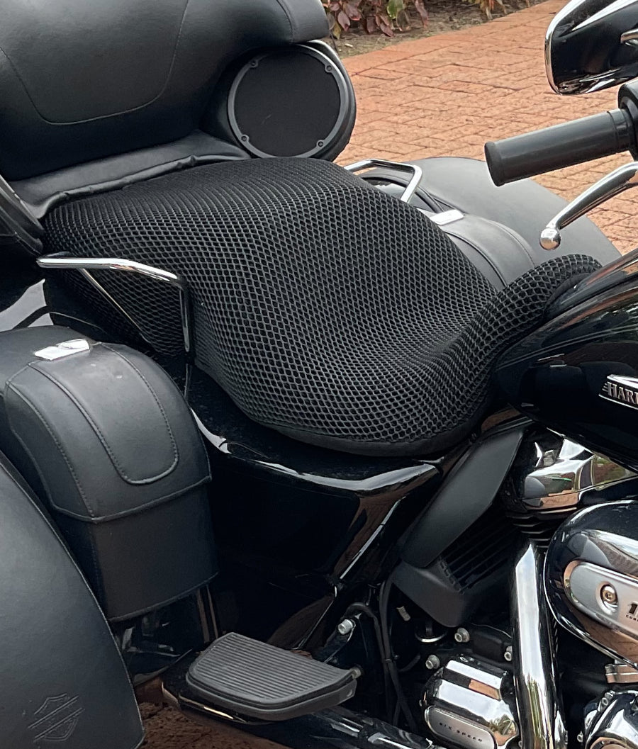 Cool Dry Covers motorbike seat covers feature a unique 3-dimensional mesh which keeps you raised off the seat for added comfort, staying much cooler in the heat and allowing beneficial air circulation. Water flows through without absorbing so you stay drier on the wet days. Sized specifically for your motorbike seat.  Shown here installed on a Harley Tri Glide.
