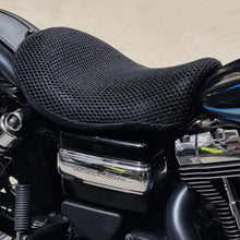 Load image into Gallery viewer, Cool Dry Covers seat covers installed on Harley Davidson Street Bob
